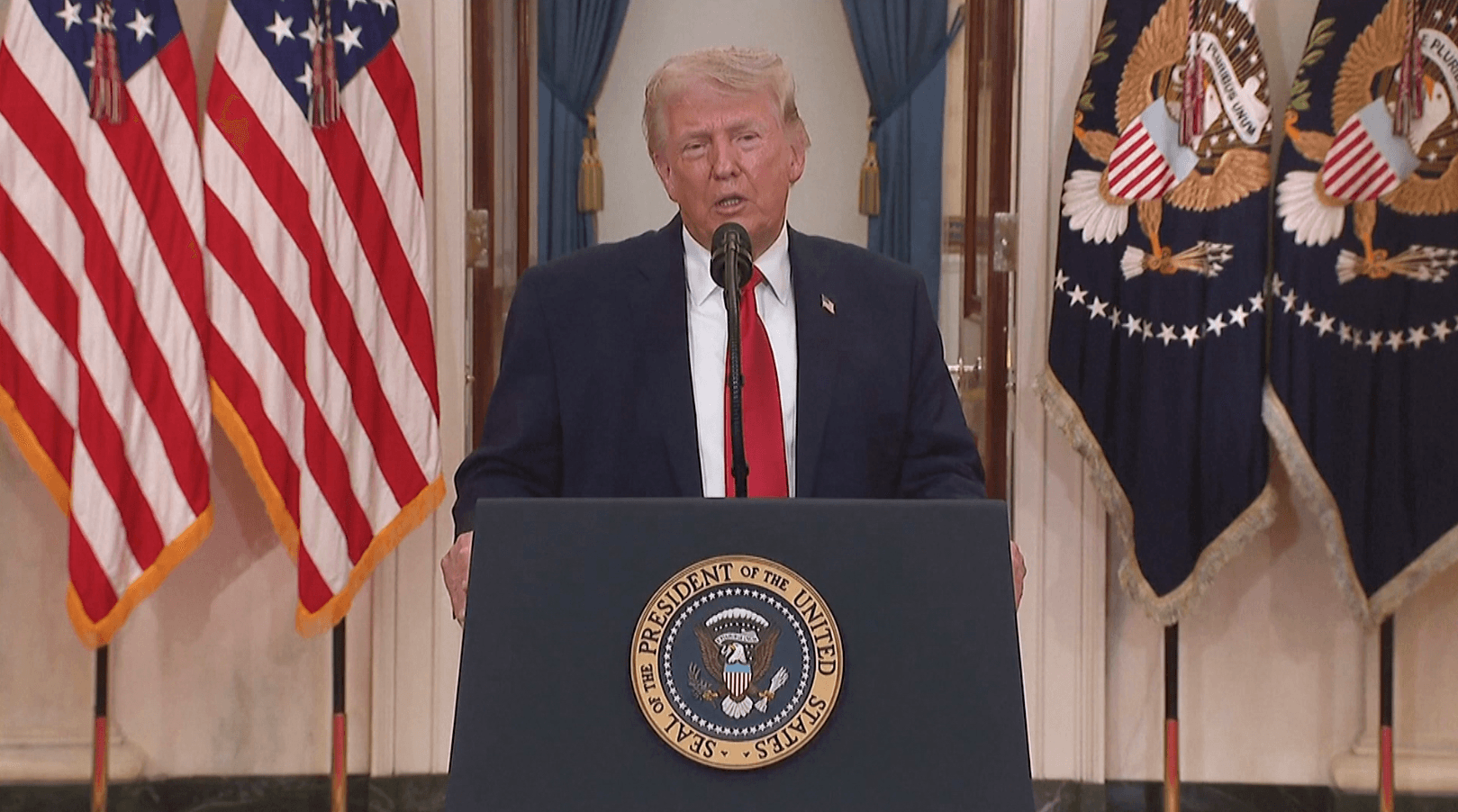 ترامب يعلن استمرار العمليات العسكرية ويهدد إيران بتصعيد كبير 