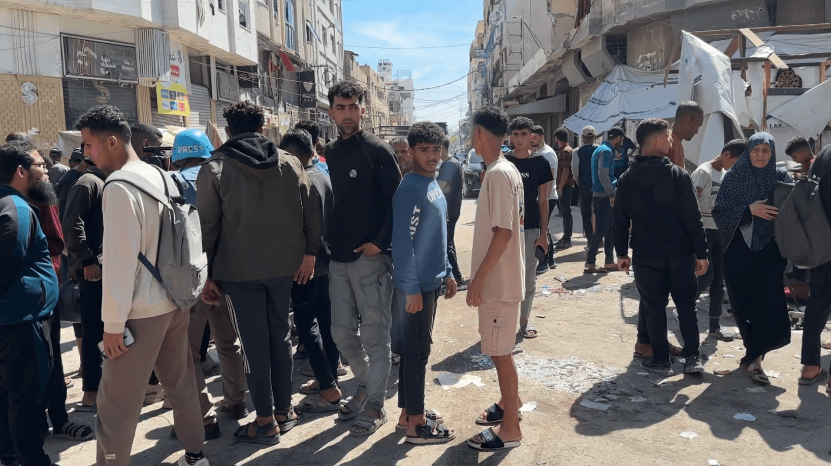 غارة إسرائيلية استهدفت سوقاً شعبية بوسط غزة أودت بحياة 17 مدنياً