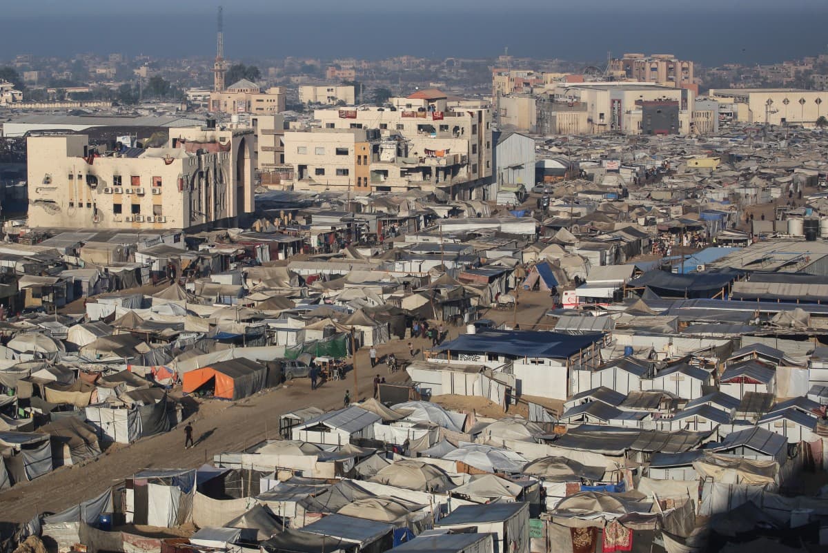 نتنياهو يأمر بـ "غارات قوية" على غزة.. و"القسام" تؤجل تسليم جثة