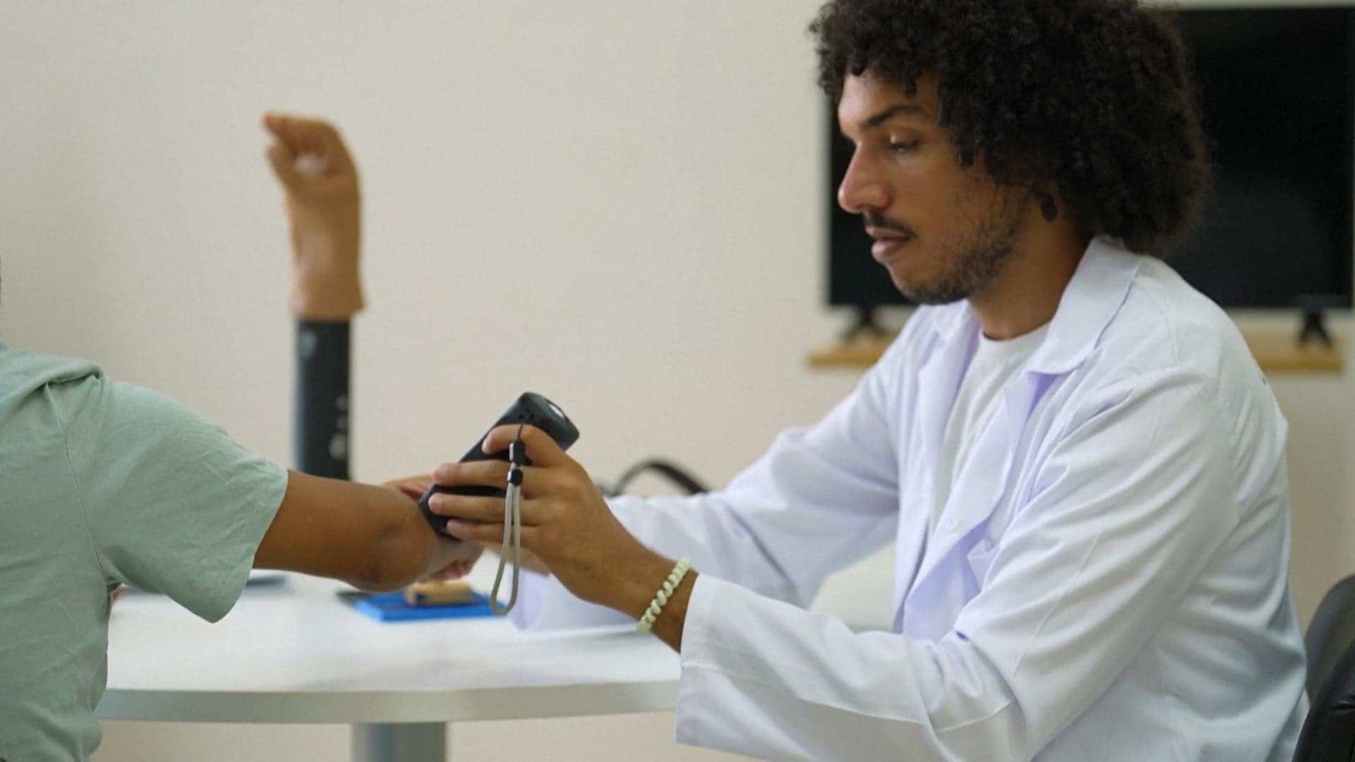 ابتكار تونسي يوظف الذكاء الاصطناعي في خدمة الأطراف الصناعية