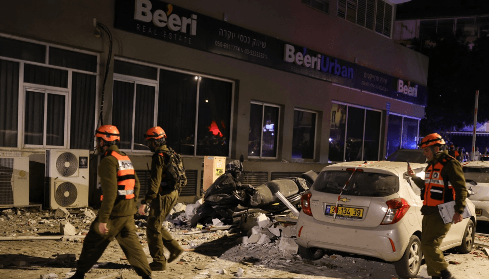 قتيلان جراء سقوط صواريخ إيرانية في محيط تل أبيب