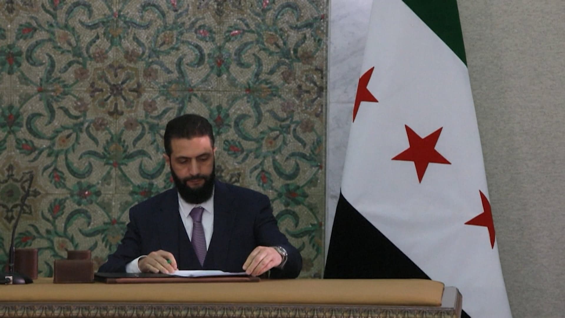 مرسوم انتخابي جديد يمهّد لتحول سياسي في سوريا