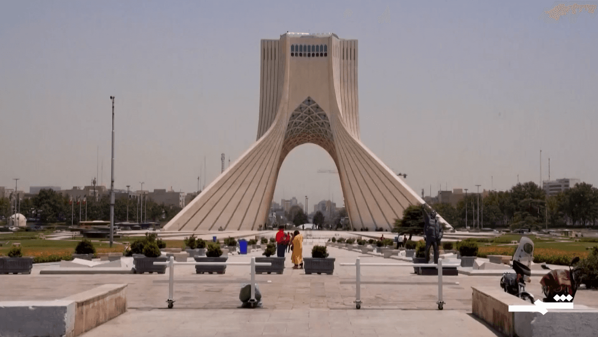 شبح العقوبات يخيم على إيران وترامب "يفقد بعض الثقة" في محادثات النووي