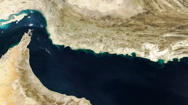 الحرس الثوري الإيراني يعلن "السيطرة الكاملة" على مضيق هرمز