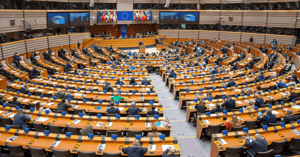 البرلمان الأوروبي يقر اتفاق الرسوم مع أميركا بشروط مشددة