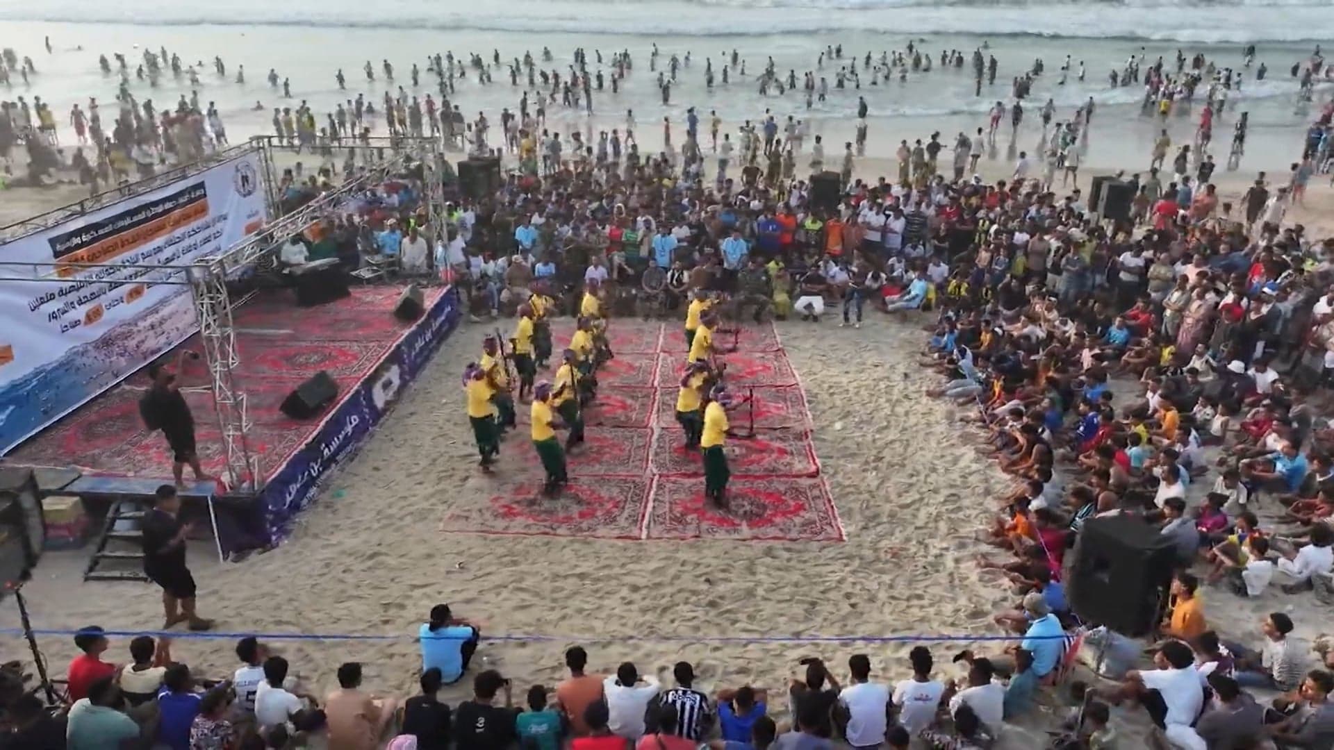 مهرجان نجم البلدة في حضرموت يمنح اليمنيين لحظات السلام والفرح