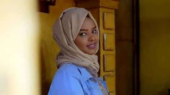 الحوثيون يفرجون عن عارضة الأزياء اليمنية انتصار الحمادي