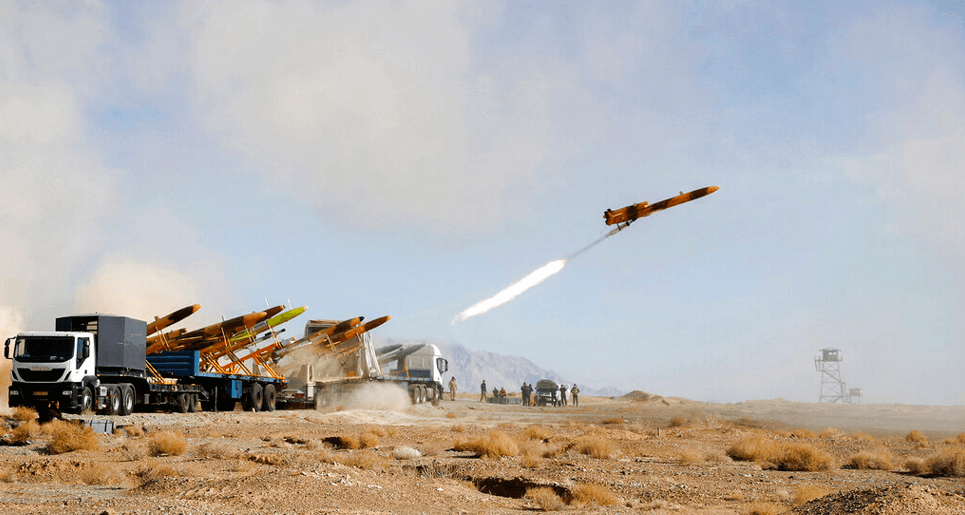 انفجارات في سماء الإمارات نتيجة اعتراض صواريخ باليستية