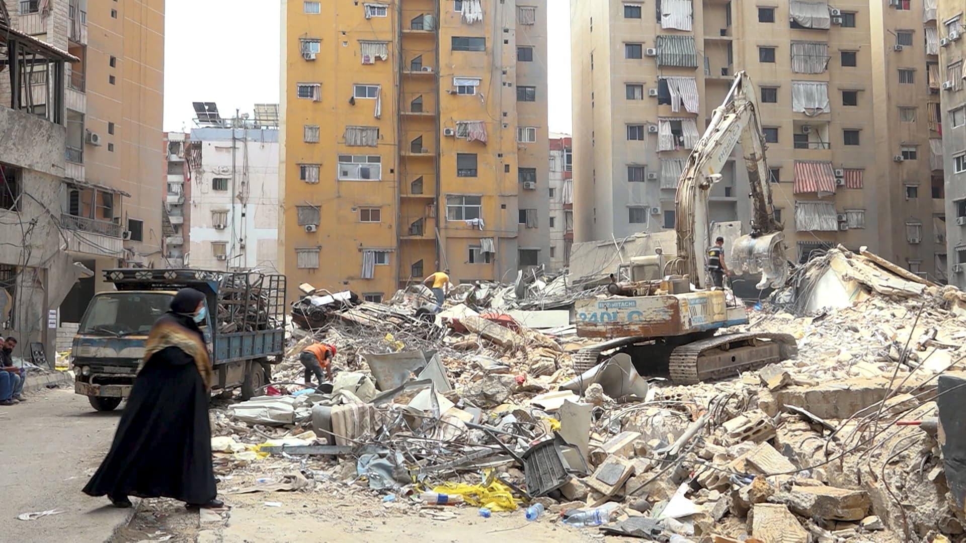 لبنان يرفع أنقاض الحرب الإسرائيلية وسط تحديات بيئية
