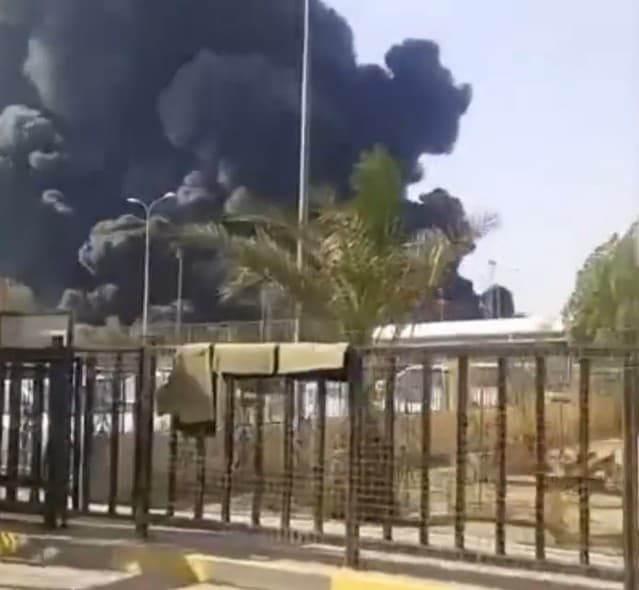 فيديو - حريق وانفجار يضرب مستودعات النفط في "البرجسية" بالبصرة