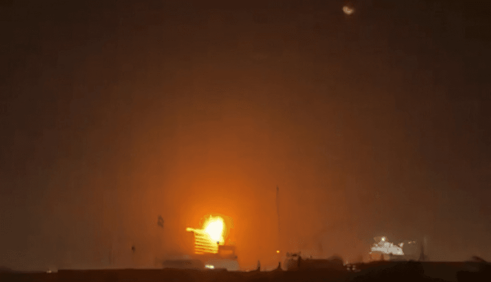 هجمات متتالية بالمسيرات والصواريخ تستهدف السفارة الأميركية في بغداد